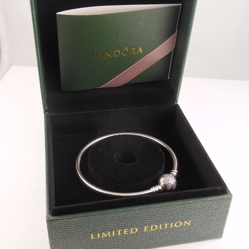 UNIQUE AS YOU ARE Snowflake PANDORA Bangle Bracelet 590740CZ w BOX